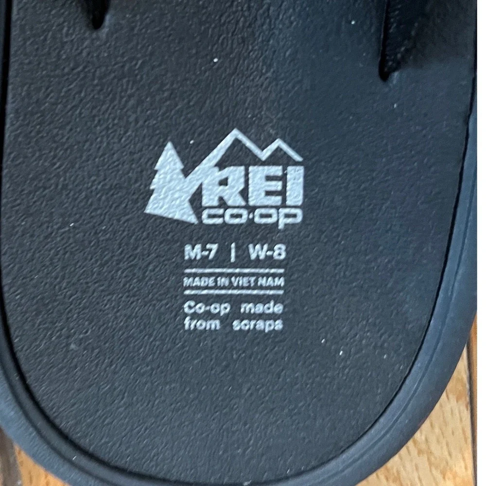REI Co-op Flip Flops Black Size M7/W8 Summer Slip Ons
